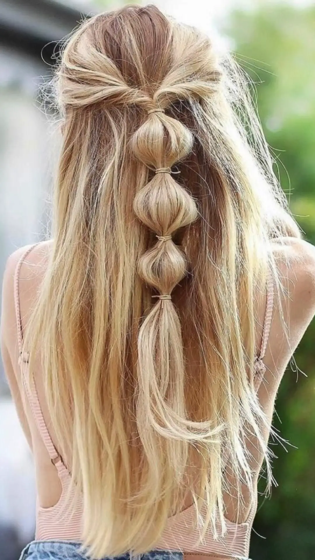 31-best-half-up-half-down-hairstyles-for-curly-hair Bubble Braid