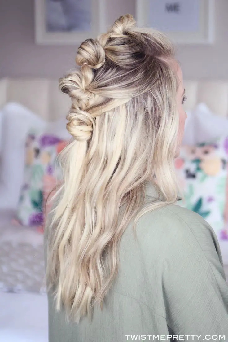 31-best-half-up-half-down-hairstyles-for-curly-hair Half Up Connected Buns