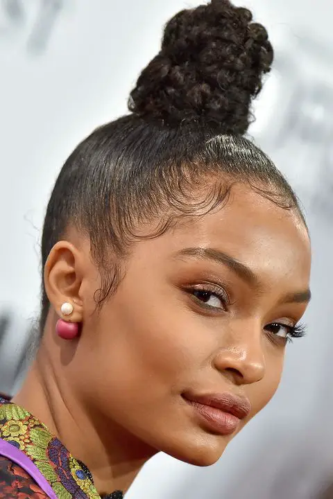 35-best-hairstyles-for-black-women-with-medium-length-hair Top Knot