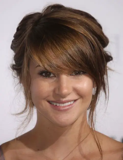 37-flattering-bangs-for-a-short-forehead Heavy Side Sweep