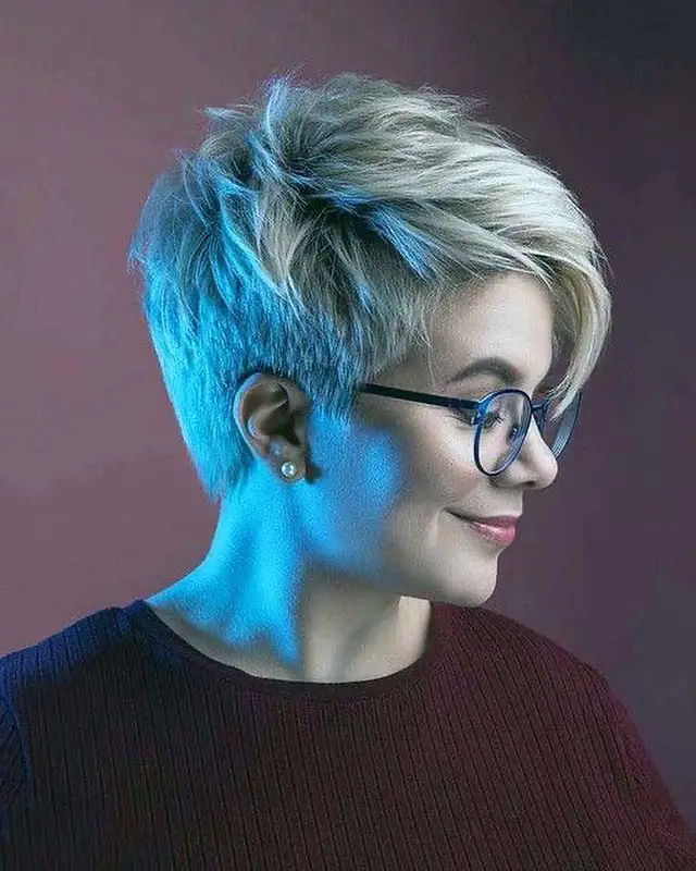 50-best-hairstyles-for-women-with-thick-coarse-hair Platinum Pixie