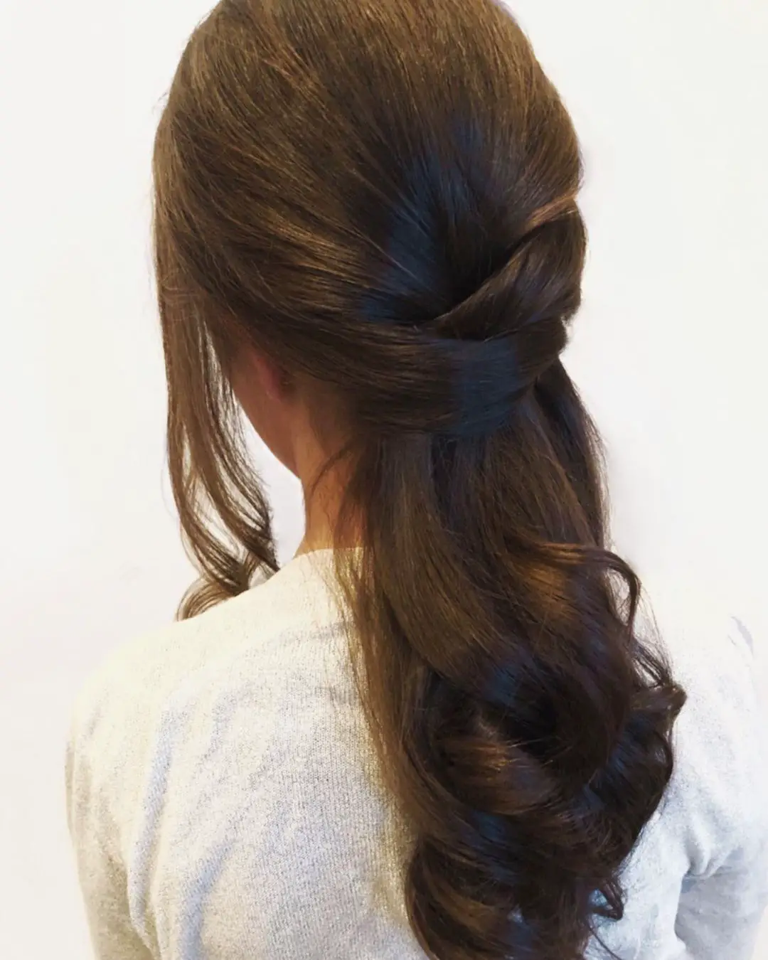 31-professional-job-interview-hairstyles-for-women Soft Low Ponytail