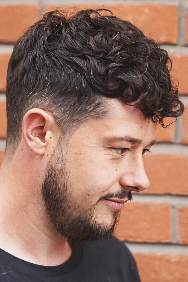 33-best-haircuts-for-men-with-square-faces-trending-this-year Messy Waves On Top