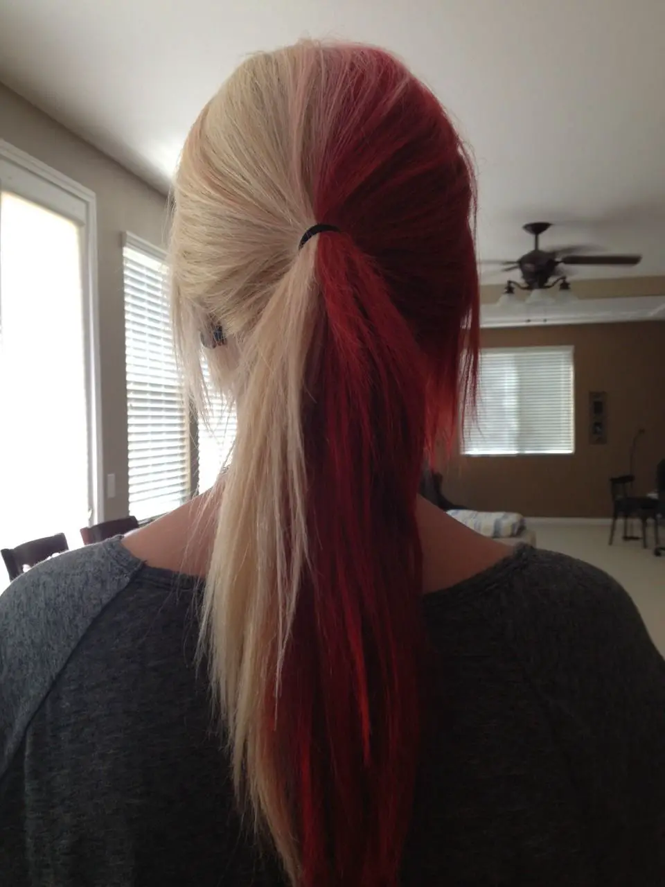 33-unique-split-hair-dye-ideas-trending-color-combinations-to-try-in-2023 Blonde & Red Split Hair