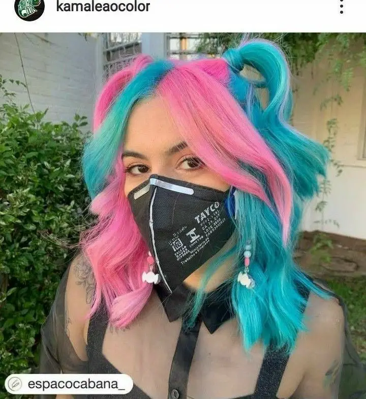 33-unique-split-hair-dye-ideas-trending-color-combinations-to-try-in-2023 Bubblegum Pink & Bright Blue Split Hair