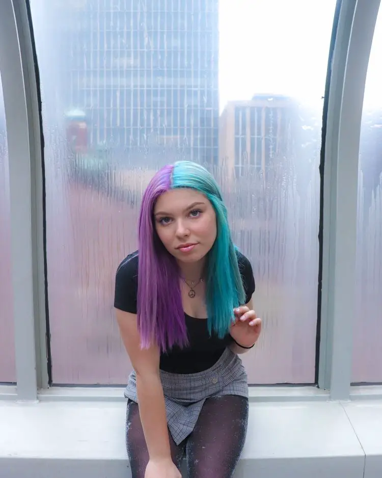 33-unique-split-hair-dye-ideas-trending-color-combinations-to-try-in-2023 Purple & Blue Split Hair