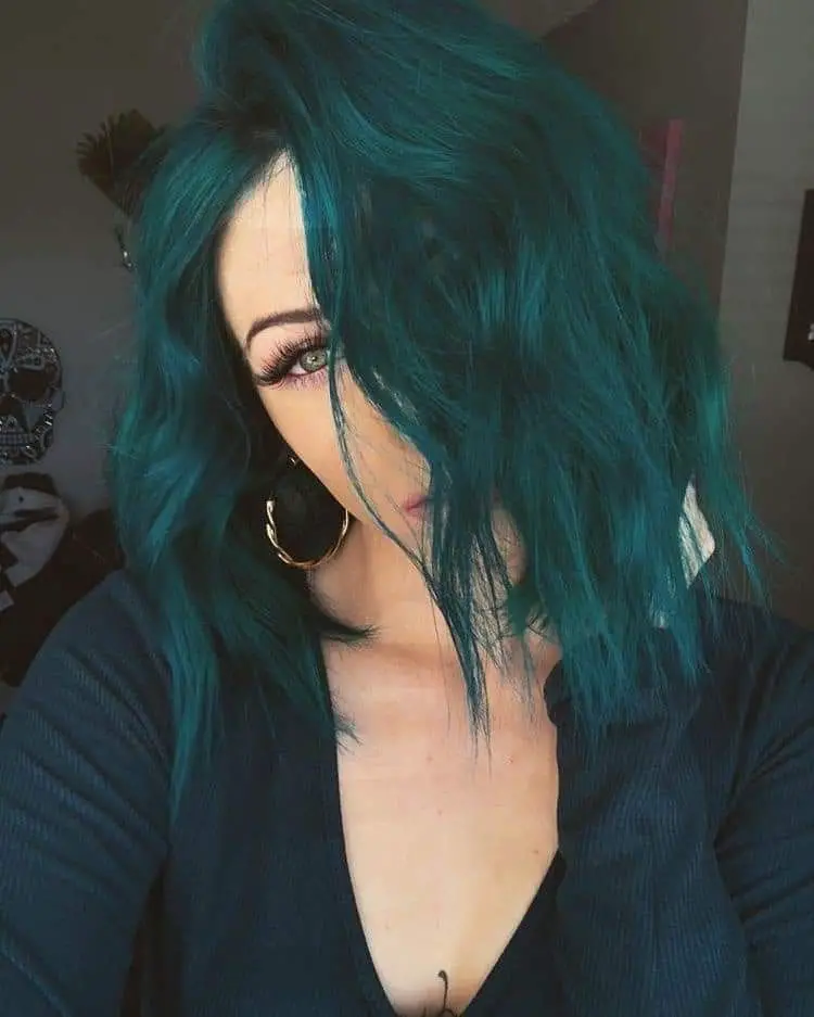 35-best-green-hair-ideas-trending-colors-to-try-in-2023 Dark Blue Green Hair