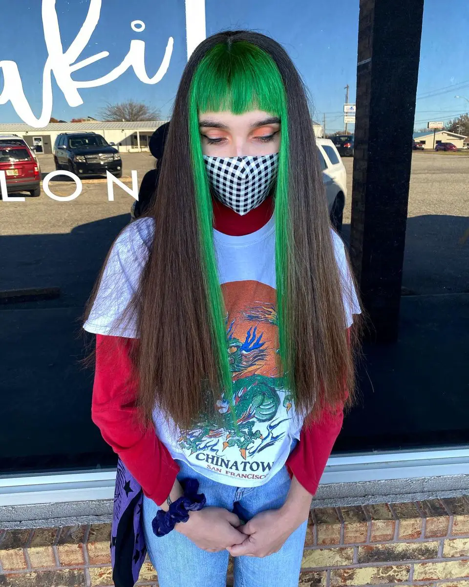 35-best-green-hair-ideas-trending-colors-to-try-in-2023 Green Bangs