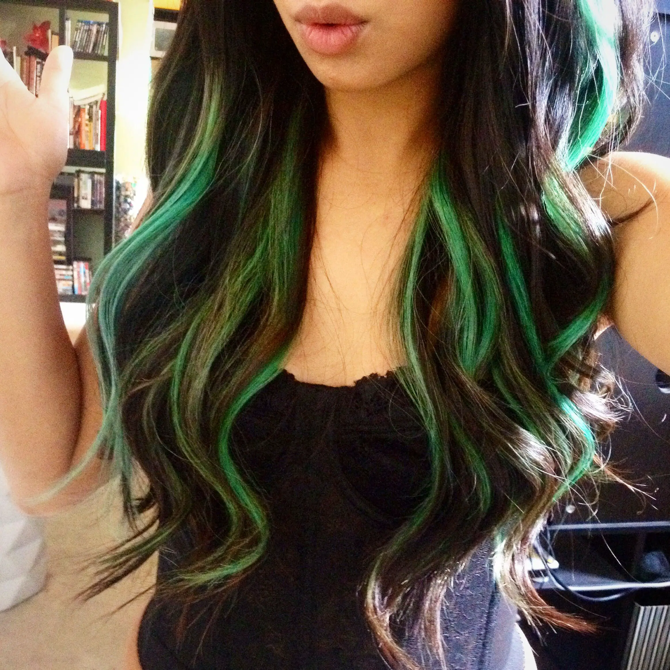 35-best-green-hair-ideas-trending-colors-to-try-in-2023 Green Highlights