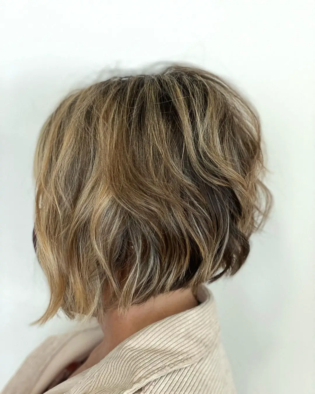35-best-hairstyles-for-a-messy-bob-look Angled Bob with Short Layers