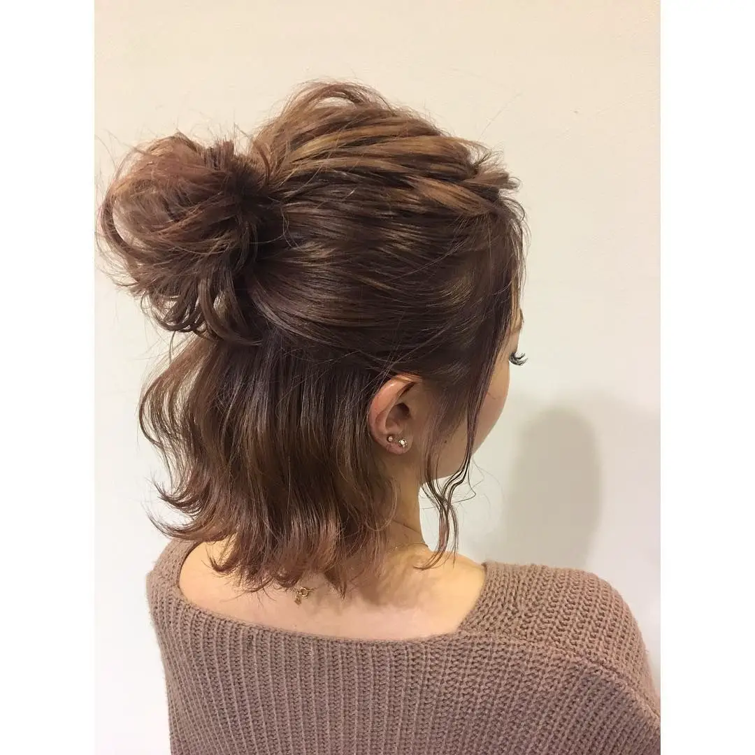 35-best-hairstyles-for-a-messy-bob-look Topknot