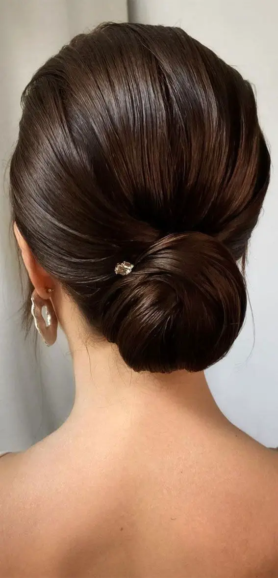 35-best-straight-hair-ideas-trending-hairstyles-to-try Classic Bun
