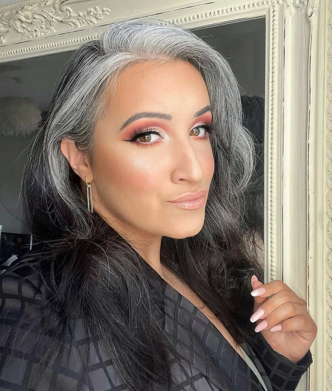 36-hairstyles-for-gorgeous-gray-hair Dark Gray Hair with Face Framing Silver