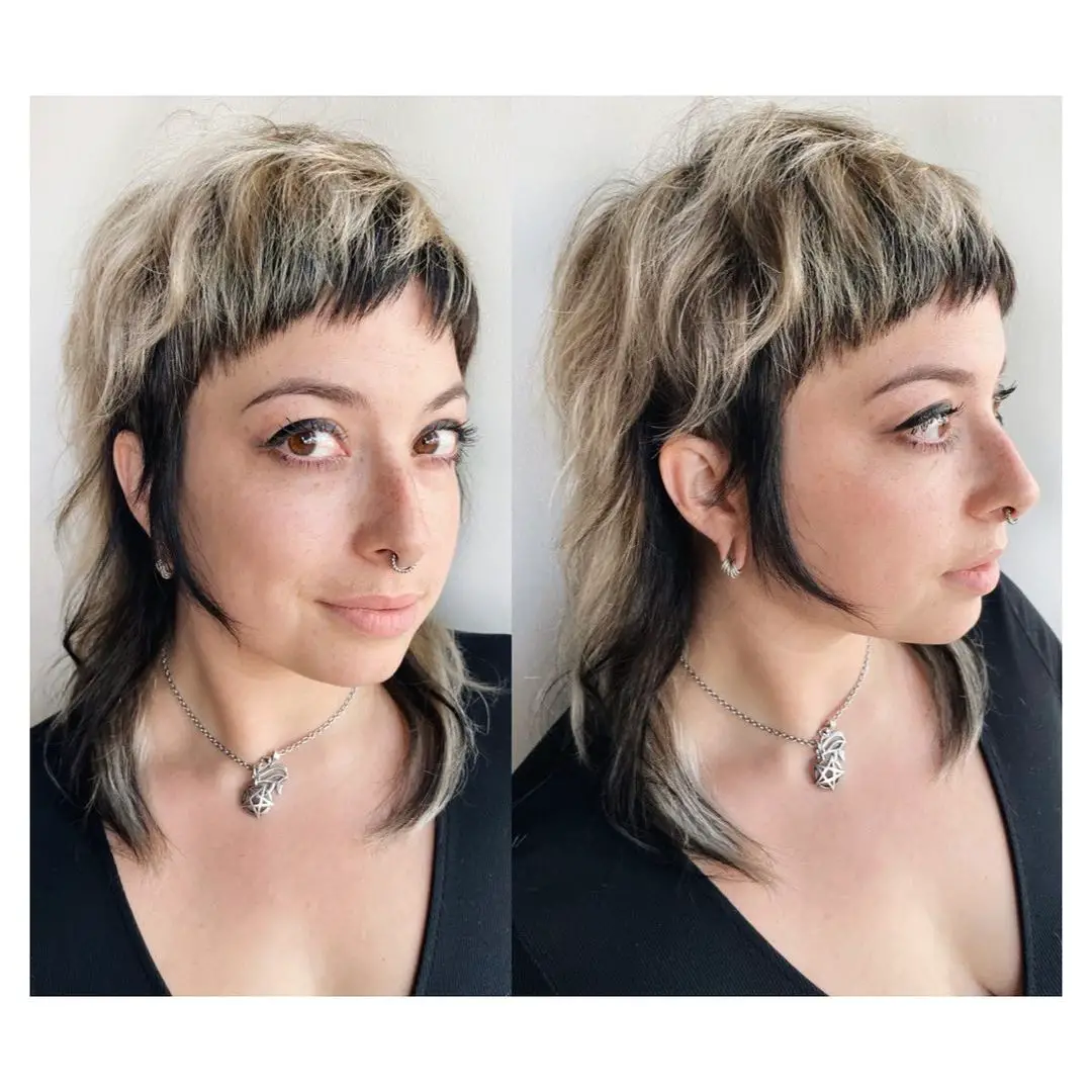 40-best-short-hairstyles-for-women-with-highlights Modern Mullet with Blonde Highlights