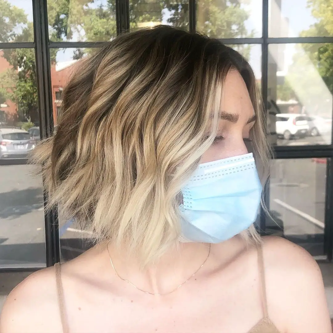 40-best-short-hairstyles-for-women-with-highlights Platinum Balayage with Root Smudge