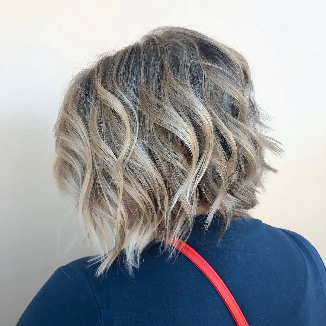 40-best-short-hairstyles-for-women-with-highlights Short Bob with Blonde Babylights