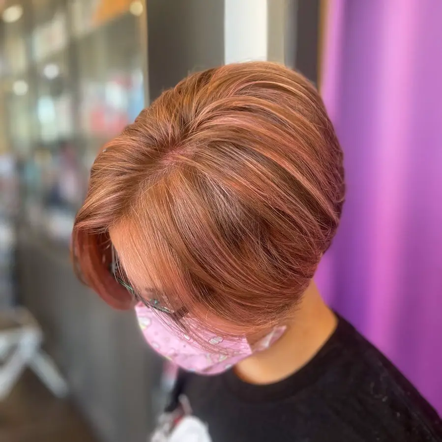 40-best-short-hairstyles-for-women-with-highlights Short Bob with Rose Gold Highlights