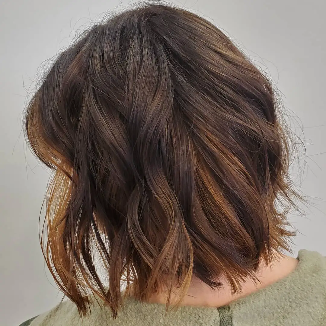 40-best-short-hairstyles-for-women-with-highlights Short Brunette with Sneaky Golden Highlights