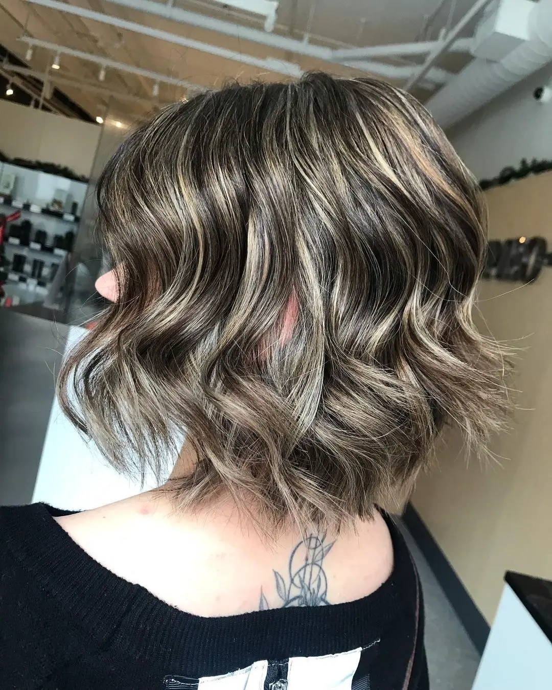 40-best-short-hairstyles-for-women-with-highlights Short Wavy Bob with Blonde Babylights
