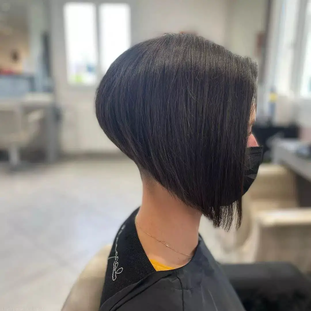 40-best-stacked-bob-haircut-ideas Drastic Angle With an Undercut