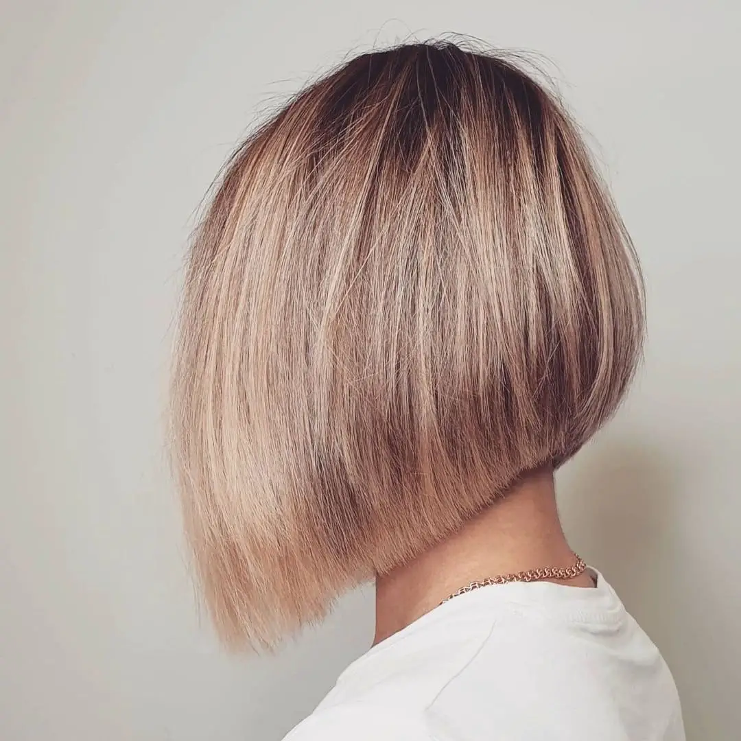 40-best-stacked-bob-haircut-ideas Full and Blunt Stacked Bob