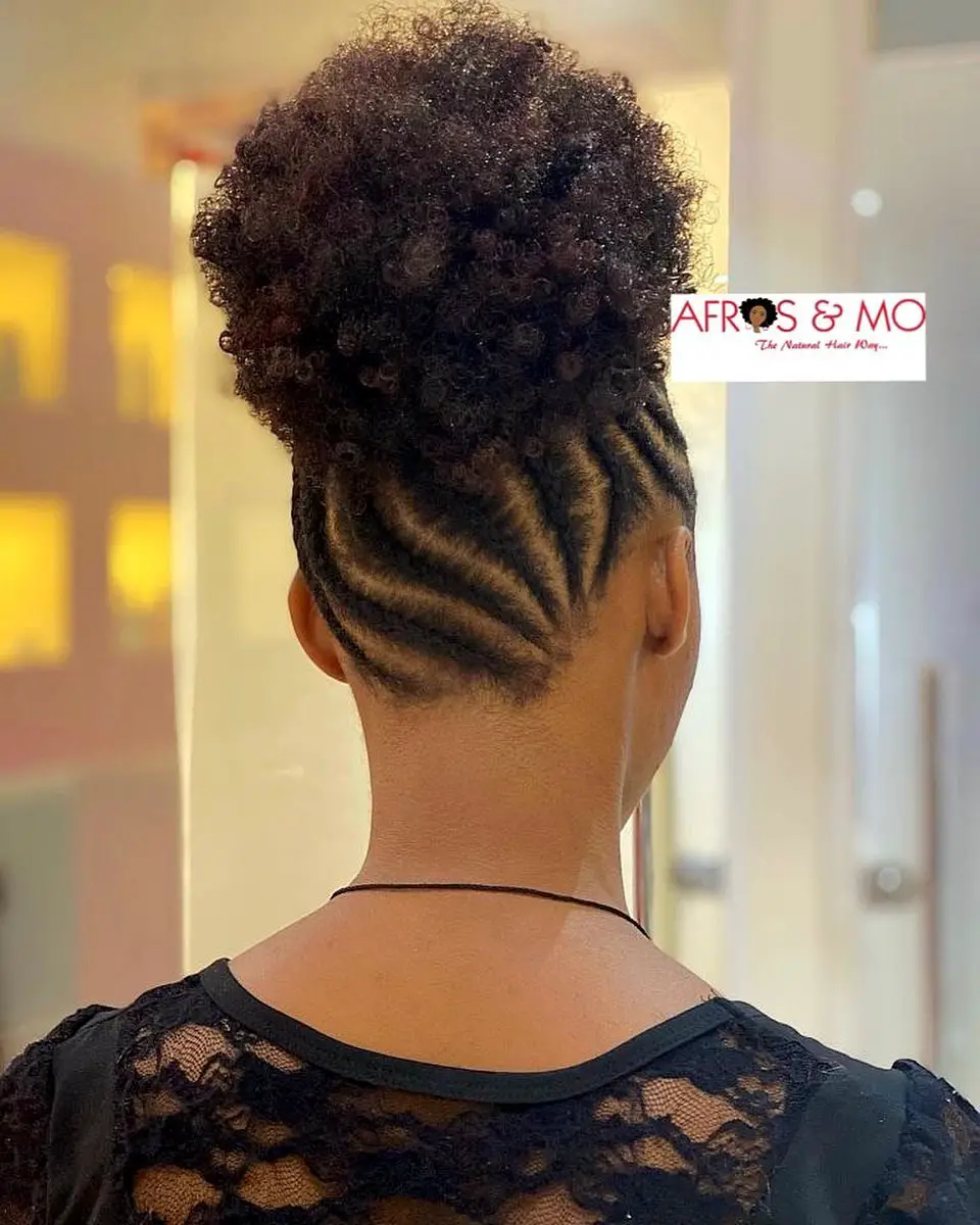 40-ponytail-hairstyles-for-black-women-braided-and-038-natural Afro Bun