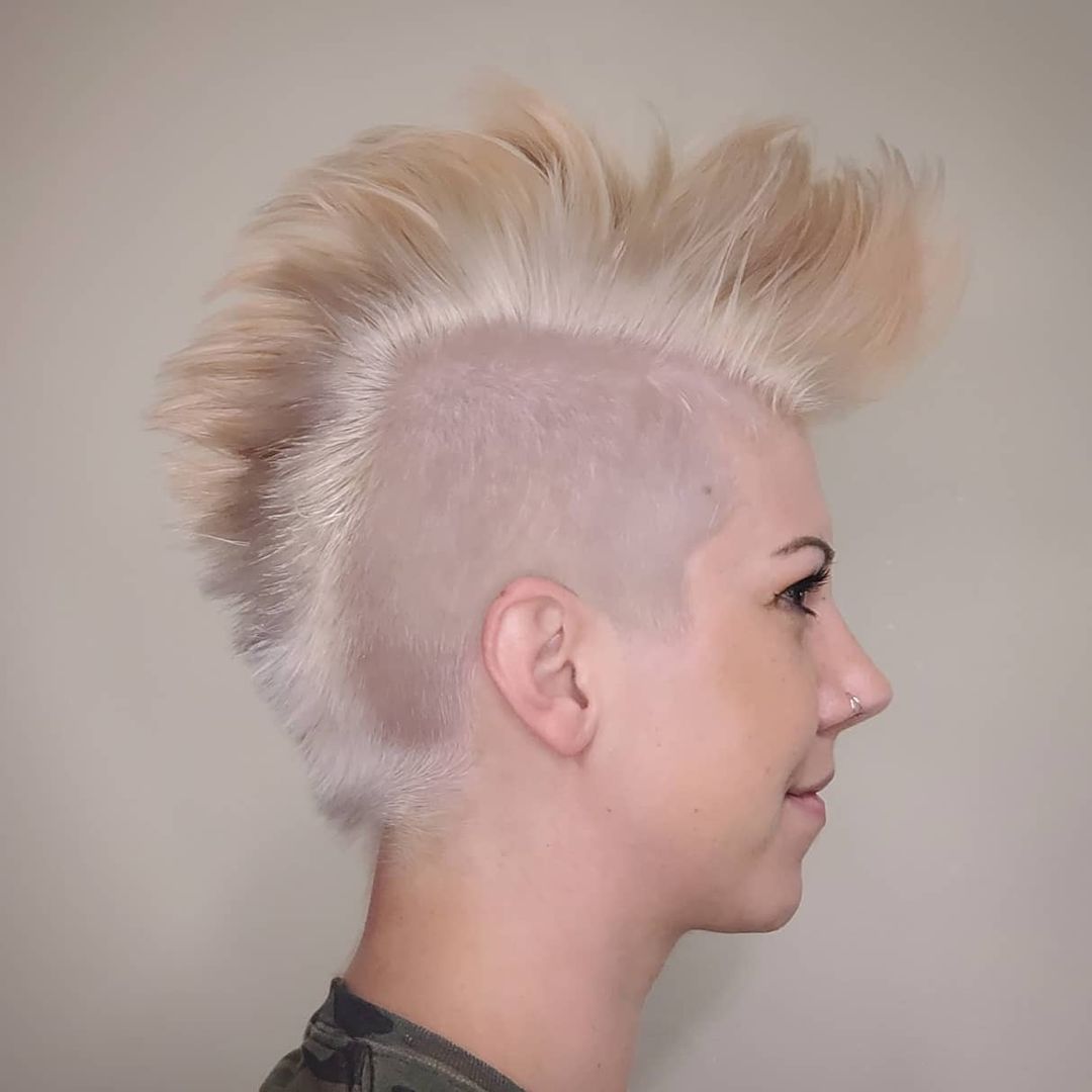 50-coolest-shaved-haircuts-for-women-short-back-and-038-sides Platinum Mohawk