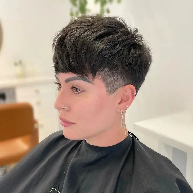 50-coolest-shaved-haircuts-for-women-short-back-and-038-sides Short and Heavy Pixie Cut with Temple Fade