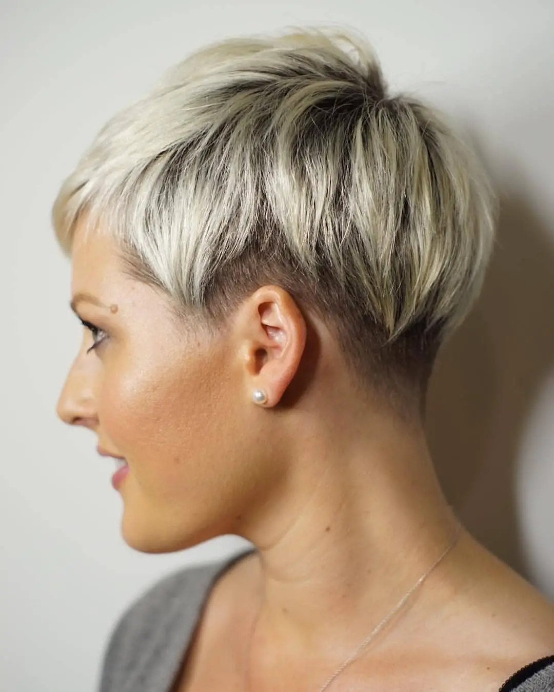 50-coolest-shaved-haircuts-for-women-short-back-and-038-sides Textured Pixie with Undercut