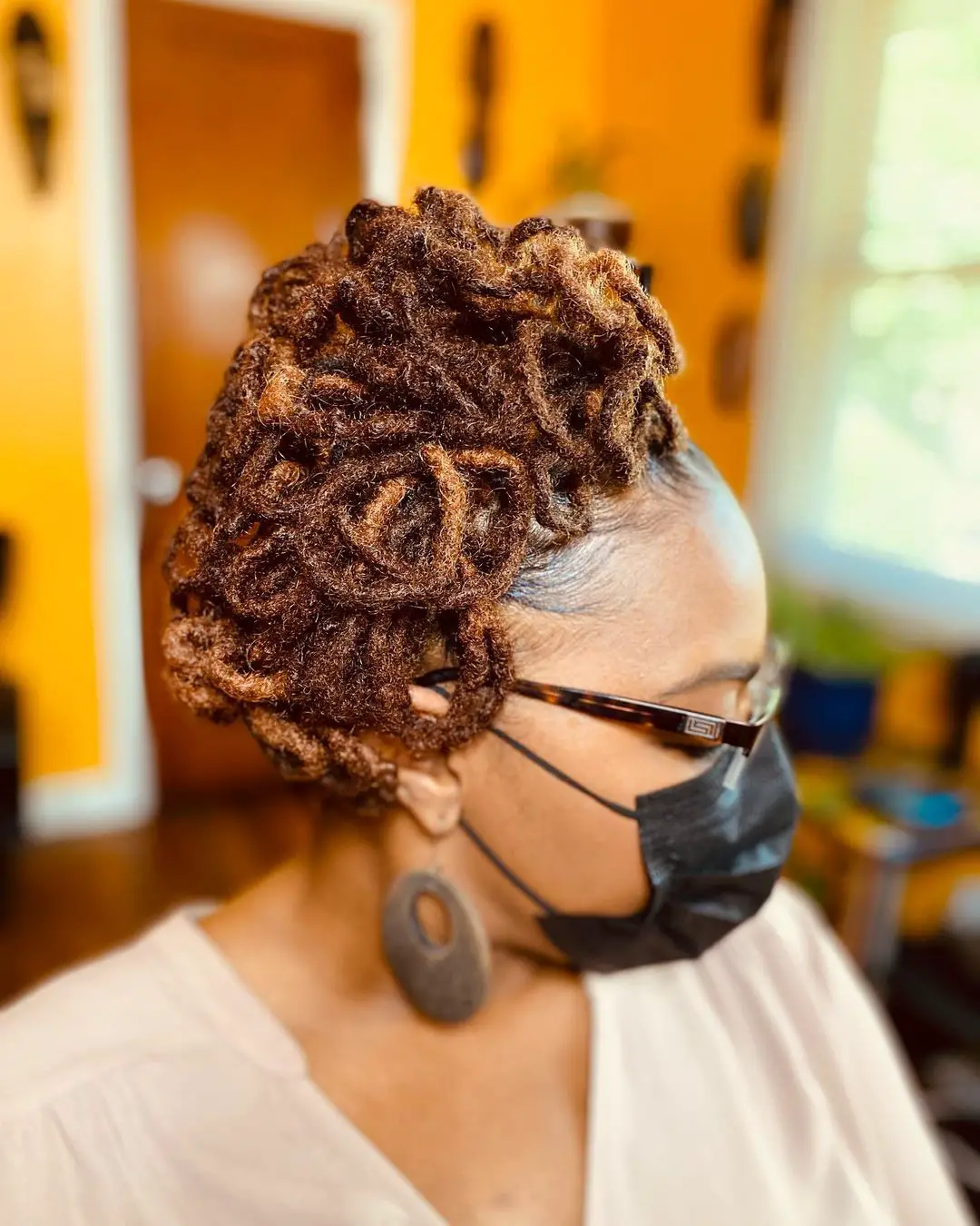 50-loc-styles-for-women-easy-starter-dreads-youand-8217-ll-love Asymmetrical Loc Petals
