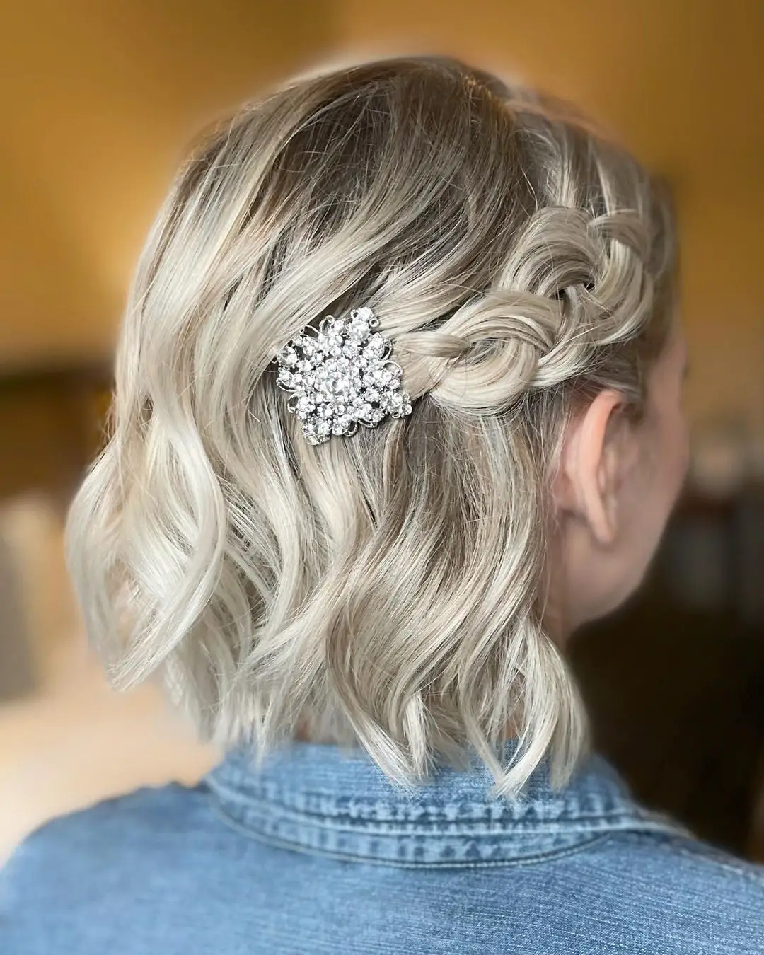 51-homecoming-prom-hairstyles-for-girls-with-short-hair Loose Wave and Single Pinned Braid