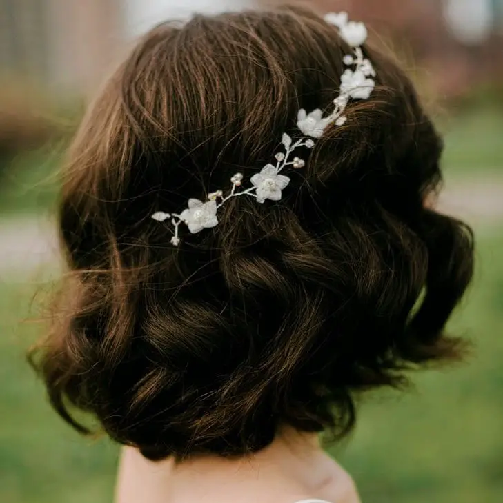 51-homecoming-prom-hairstyles-for-girls-with-short-hair Short Curly Bob with Flower Crown
