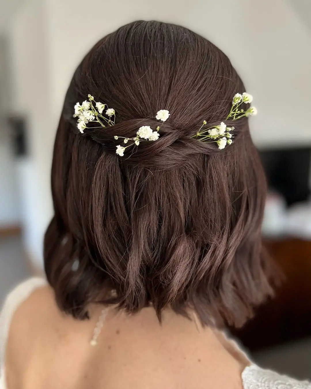 51-homecoming-prom-hairstyles-for-girls-with-short-hair Softly Pinned Lob
