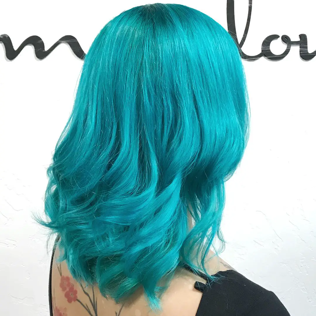 63-unique-blue-hair-ideas-light-and-038-dark-colors-to-try-in-2023 Turquoise Wavy Bob