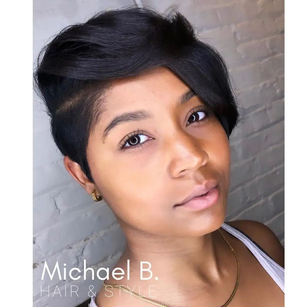 71-best-short-relaxed-hairstyles-for-black-women Deep Side Parting with Long Bangs