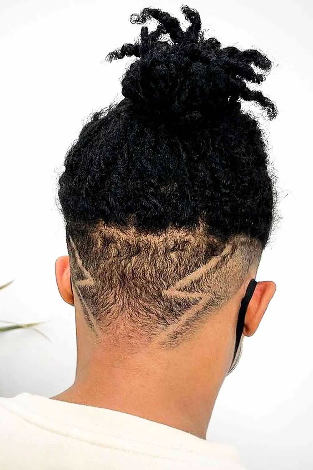 50-best-man-bun-hairstyles-trending-this-year Back Of Head Shaved Lines