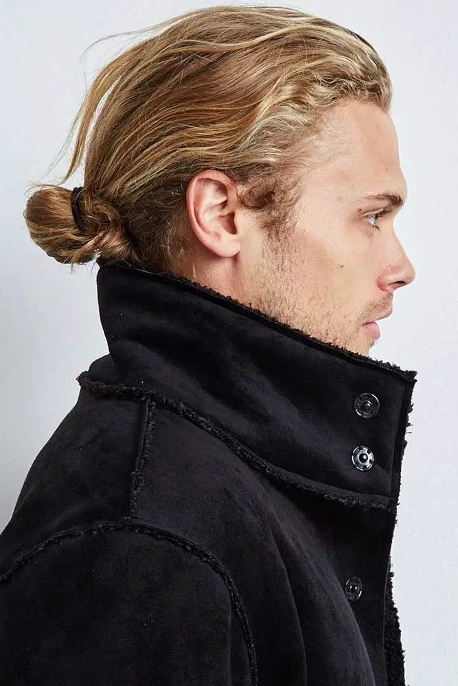 50-hairstyles-for-men-with-wavy-hair-trending-this-year Low Man Bun