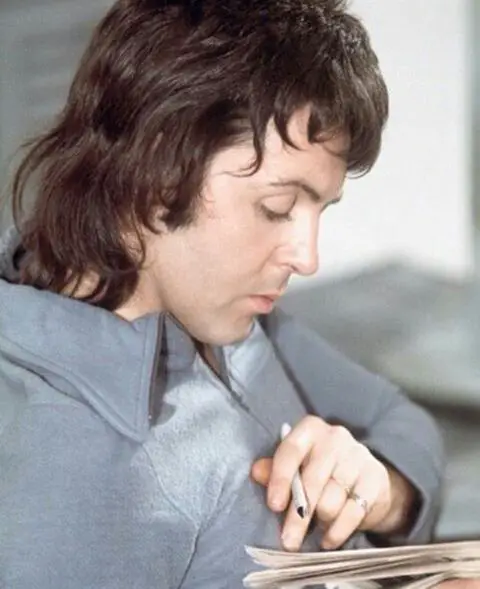 75-modern-mullet-haircut-ideas-for-men-trending-this-year The Paul McCartney Mullet